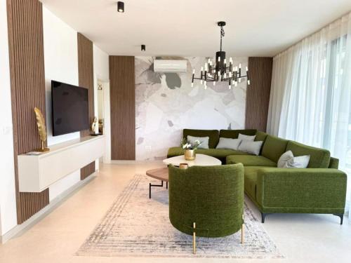 Three-Bedroom Penthouse The Riviera Three -S3