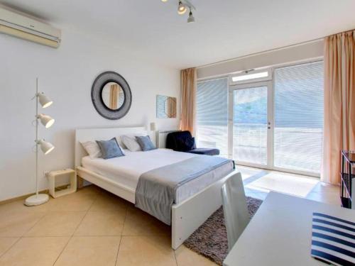 Studio Apartment With Sea View S1
