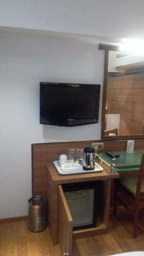 Dapur atau dapur kecil di The Royal Orchid Hotel, Chembur