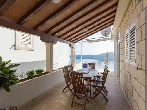 Apartments Sipa - Superior Two Bedroom Apartment with Balcony and Sea View Apartman F