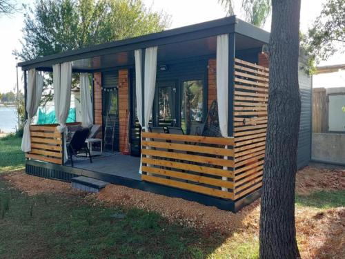 SAK Mobile Home Privlaka - Two Bedroom Mobile Home with Terrace and Sea View
