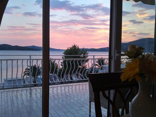 Three Bedroom Apartment with Sea View and Terrace