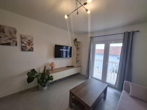 Apartment Jaki - One Bedroom Apartment with Garden View