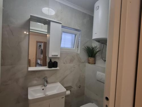 Apartment Jaki - One Bedroom Apartment with Garden View