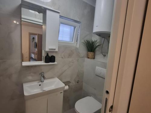 Apartment Jaki - One Bedroom Apartment with Garden View