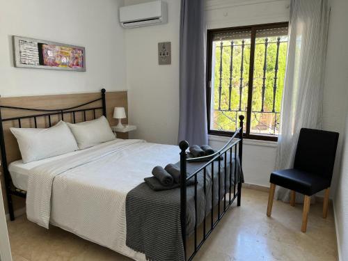 Ένα ή περισσότερα κρεβάτια σε δωμάτιο στο Pleasant Studio House in front of the beach