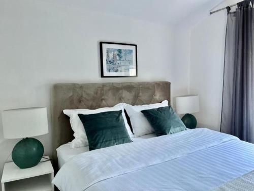 One Bedroom Apartment with Balcony 2