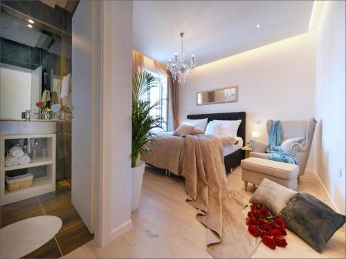Via Porto Rooms - Deluxe Room with King Size Bed