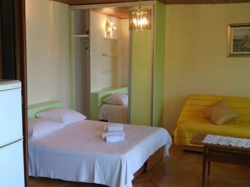 Studio Apartment with Sea View and Balcony