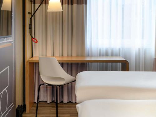 Postel nebo postele na pokoji v ubytování ibis Mainz City
