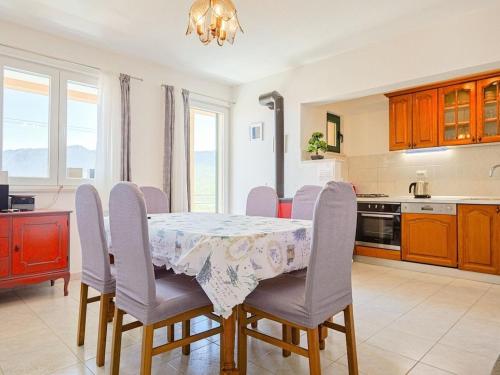 Dapur atau dapur kecil di Veronika with heated pool