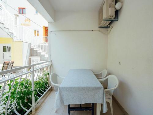Apartments Pezo - Studio apartment with Terrace Tina 4