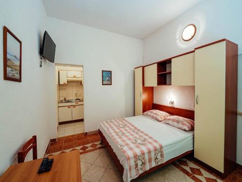 Studio apartment Tina 2