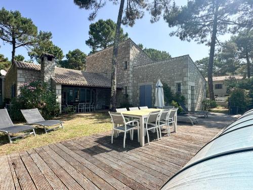 Villa Charentaise avec Piscine pour 12 dans Parc Résidentiel - FR-1-705-89