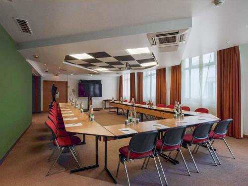 Kawasan bisnes dan/atau bilik persidangan di Mercure Paris Roissy CDG