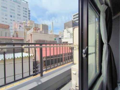 Shinjuku Center 新宿中心#Shinjuku kabukicho#3 min walk from subway##高速无限制网路#新装修高级公寓#大楼一层入口自动锁门Newly renovated#4X4