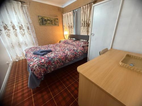 Una cama o camas en una habitación de ADA Homestay