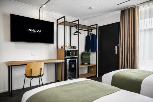 Кровать или кровати в номере Innova Motel Warrnambool