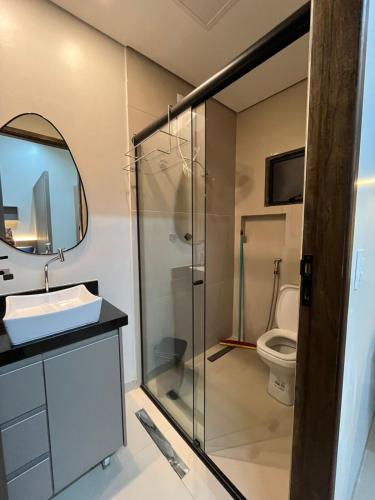 Ένα μπάνιο στο Apartamento Loft 3 próximo ao Shopping