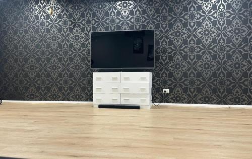 Μια τηλεόραση ή/και κέντρο ψυχαγωγίας στο Spacious House in Redbank Plains
