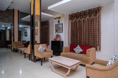 Gambar di galeri bagi RedDoorz Plus at Grand Populer Hotel Makassar di Makassar
