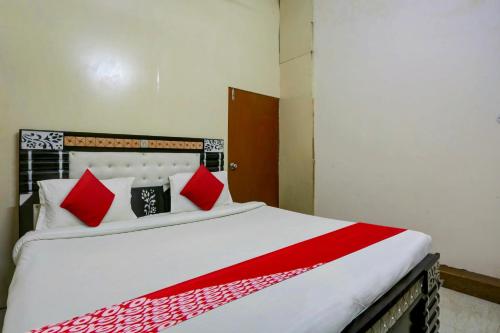 Cama o camas de una habitación en OYO 90856 HOTEL MANNAT