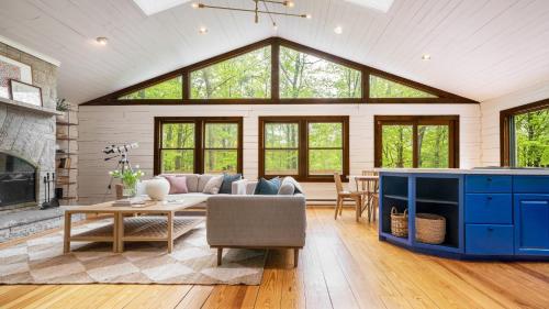 a living room with a couch and a table at Half Moon by AvantStay 4BR Cabin w Large Deck Yard w Patio Outdoor Dining in Great Barrington