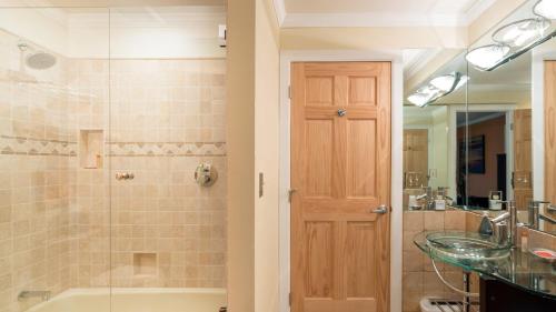 a bathroom with a shower and a sink at Ore Station 2 by AvantStay Modern Oasis in the Heart of Telluride w Hot Tub in Telluride