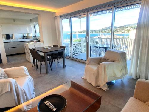 Appartement 3 pièces climatisé avec terrasse, centre-ville, garage à Sainte-Maxime