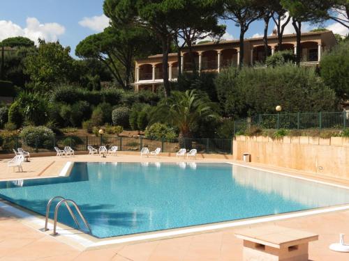 Appartement 2 pièces avec piscine et garage, animaux acceptés à Sainte-Maxime
