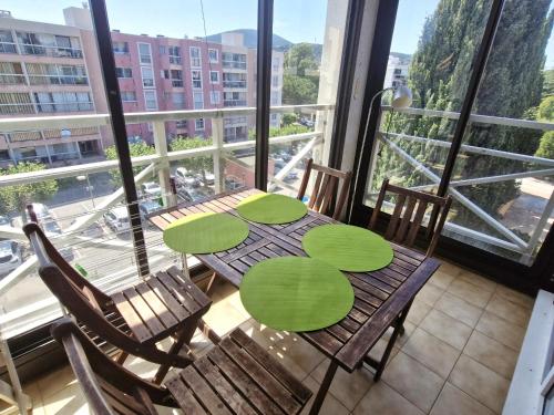 Studio cosy avec balcon et parking, animaux admis, près des plages à Sainte-Maxime