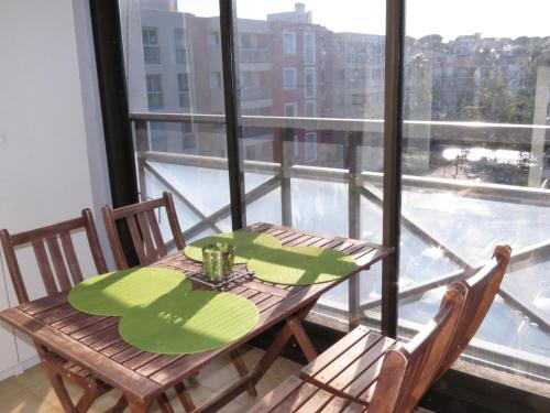 Studio cosy avec balcon et parking, animaux admis, près des plages à Sainte-Maxime