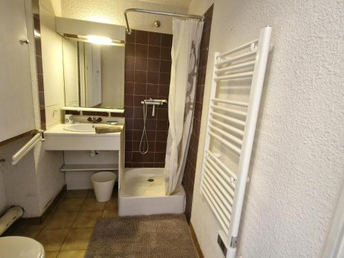 Studio cosy avec balcon et parking, animaux admis, près des plages à Sainte-Maxime