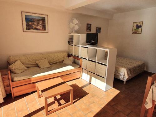 Studio avec coin-nuit, piscine et parking à Sainte-Maxime