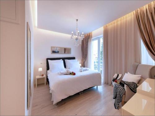 Via Porto Rooms - Deluxe Double Room with Double Bed and Balcony