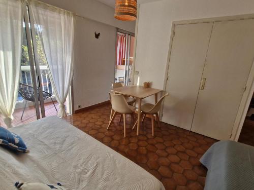 Studio climatisé avec parking, proche plage et commerces à Sainte-Maxime