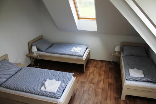 Ein Bett oder Betten in einem Zimmer der Unterkunft Penzion u sklepů