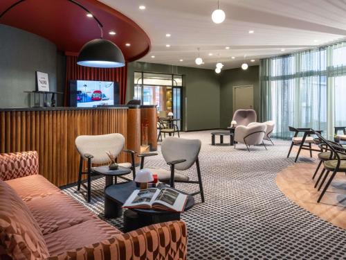 a waiting room with couches and chairs at Hotel Mercure Wien City in Vienna