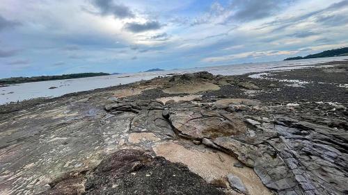 a group of rocks on a beach next to the water at Habitación privada en Playa Dorada in ArraijÃ¡n