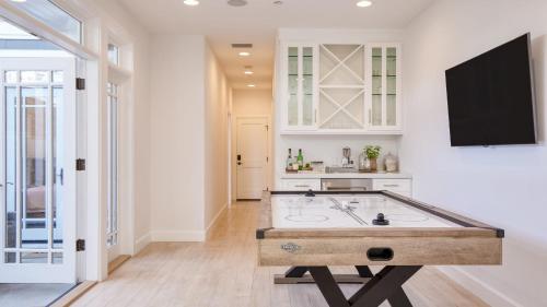 a bathroom with a tub in the middle of a room at Emerald Cove by AvantStay Mins to Beach Pier in Newport Beach
