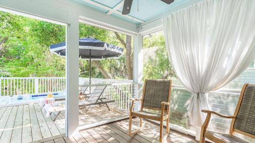 Gallery image of Cast Away by AvantStay Stunning Modern Home Near Beach w Two Kitchens in Isle of Palms