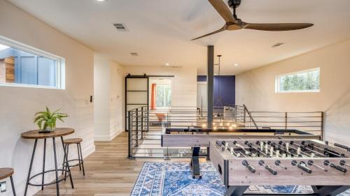 Gallery image of Maverick by AvantStay Pool Hot Tub Game Room in Driftwood