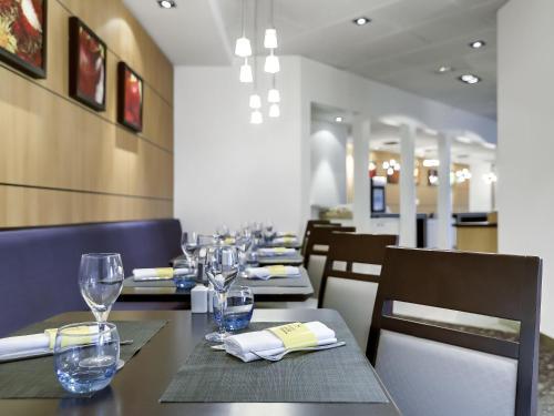 Restaurant ou autre lieu de restauration dans l'établissement Novotel Paris Orly Rungis Aéroport