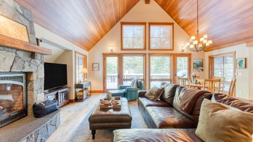 a living room with a couch and a fireplace at Ward Creek by AvantStay 5 Min Walk to Lake Deck in Tahoe City