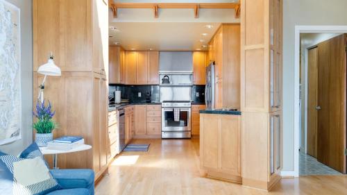 Dapur atau dapur kecil di Barranco by AvantStay Stairway to Beach Views