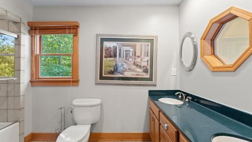 Koupelna v ubytování Mi Casa Su Casa by AvantStay Lakefront Escape