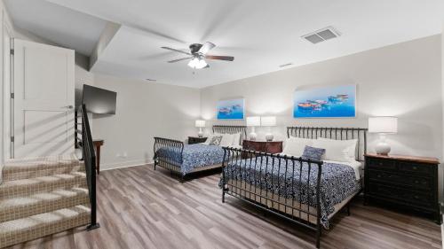 Postel nebo postele na pokoji v ubytování Mi Casa Su Casa by AvantStay Lakefront Escape