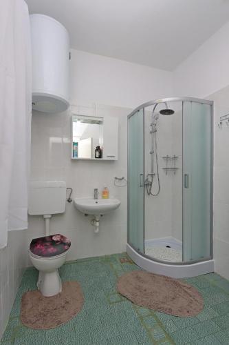 Apartments with parking space Rijeka - 24866