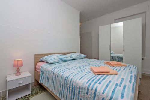 Apartments with parking space Rijeka - 24866
