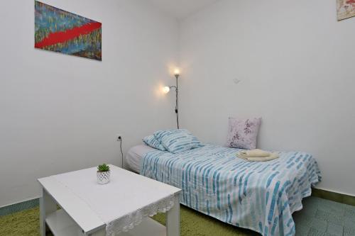 Apartments with parking space Rijeka - 24866